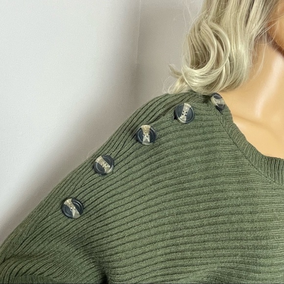 Poof Apparel NWT Green Batwing Sleeve Sweater – Size Small - Picture 3 of 12